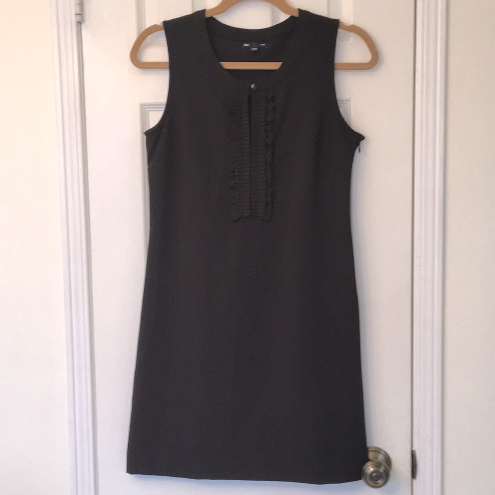 EUC Gap Sheath dress with front ruffle